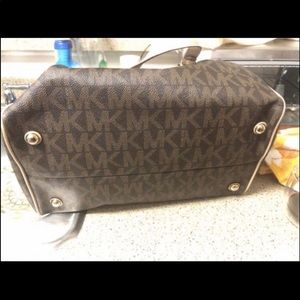 Michael kors logo bag